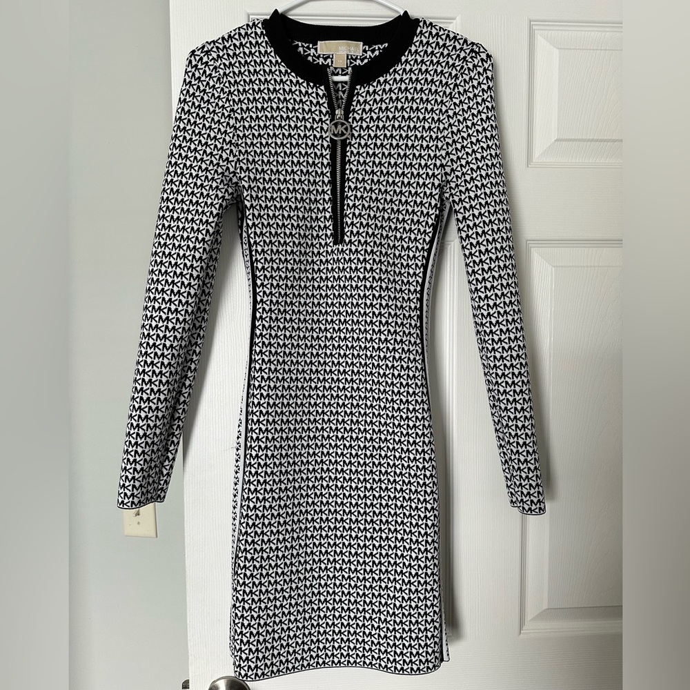 Michael Kors Viscose Logo Dress. Black/white